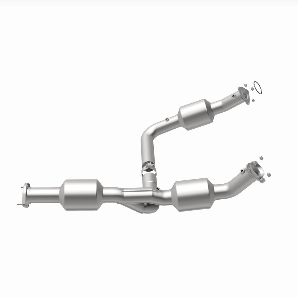 MagnaFlow Exhaust Products 280210 OEM Grade Direct-Fit Catalytic Converter for Select Chevrolet Express 2500, Chevrolet Express 3500, GMC Savana 2500, GMC Savana