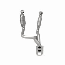 Load image into Gallery viewer, MagnaFlow Exhaust Products 4451631 California CARB Direct-Fit Catalytic Converter for Select Ford F-250 Super Duty