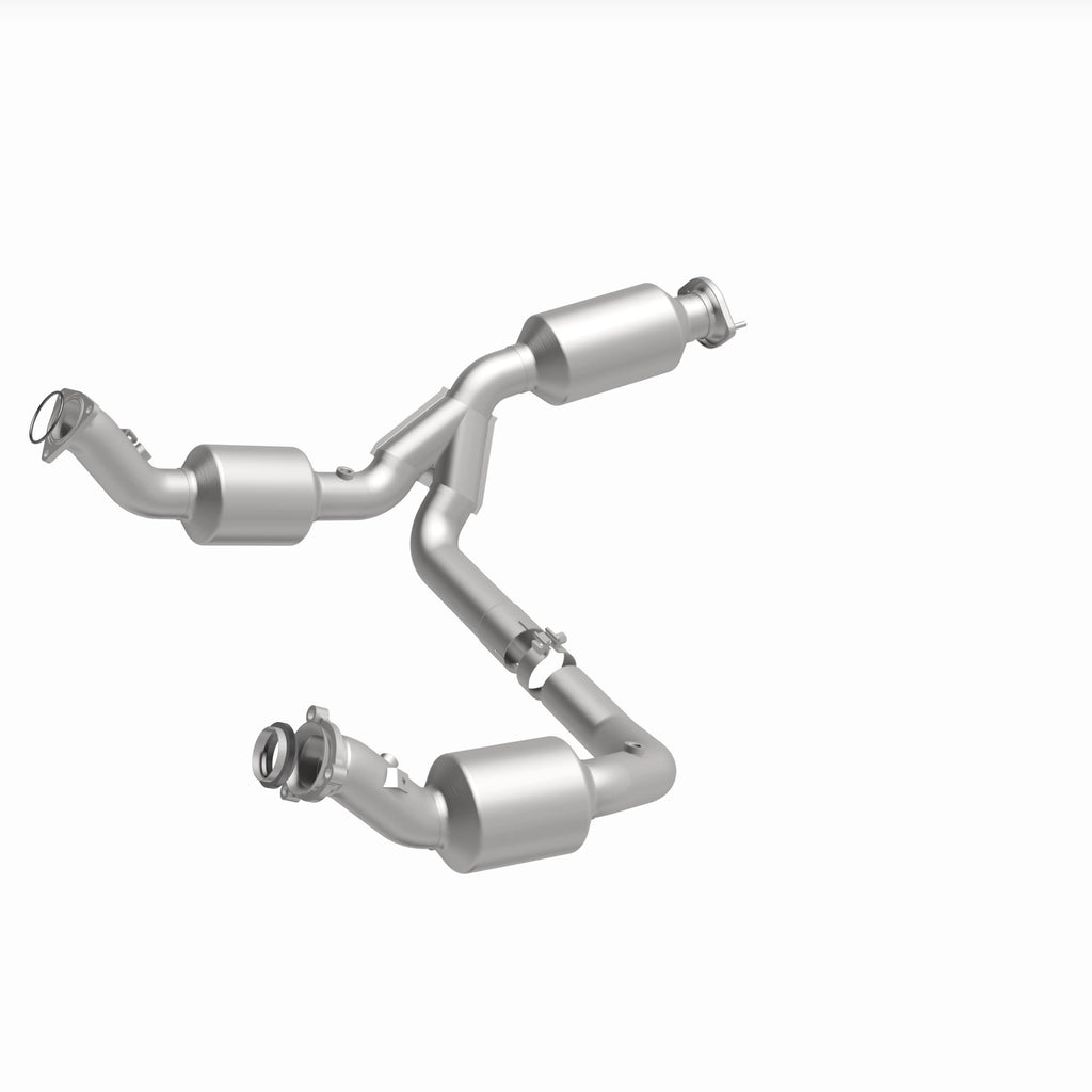 MagnaFlow Exhaust Products 280429 OEM Grade Direct-Fit Catalytic Converter for Select Chevrolet Express 2500, Chevrolet Express 3500, Chevrolet Express 4500, GMC Savana 2500, GMC Savana 3500, GMC Savana