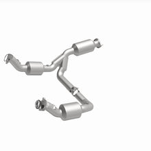 Load image into Gallery viewer, MagnaFlow Exhaust Products 280429 OEM Grade Direct-Fit Catalytic Converter for Select Chevrolet Express 2500, Chevrolet Express 3500, Chevrolet Express 4500, GMC Savana 2500, GMC Savana 3500, GMC Savana