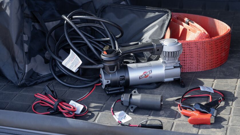 Air Lift 16188 Air Lift Digital Portable Compressor with 7-way Adapter