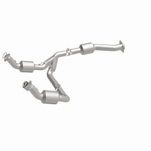 Load image into Gallery viewer, MagnaFlow Exhaust Products 280745 OEM Grade Direct-Fit Catalytic Converter for Select Chevrolet Silverado HD, Chevrolet Silverado HD, GMC Sierra HD, GMC Sierra HD