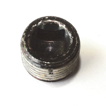 Load image into Gallery viewer, Omix 16595.95 Differential Cover Plug for Select Jeep CJ5, Jeep CJ6, Jeep CJ7, Jeep Cherokee, Jeep Comanche, Jeep Commando, Jeep Grand Cherokee, Jeep J-100, Jeep Jeepster, Jeep Liberty, Jeep Scrambler, Jeep Wagoneer, Jeep Wrangler