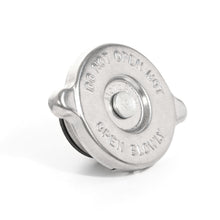 Load image into Gallery viewer, Omix 17108.02 Radiator Cap for Select Jeep CJ5, Jeep CJ6, Jeep CJ7, Jeep Scrambler