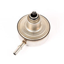 Load image into Gallery viewer, Omix 17718.05 In-Line Fuel Filter for Select Jeep Cherokee, Jeep Grand Cherokee, Jeep TJ, Jeep Wrangler