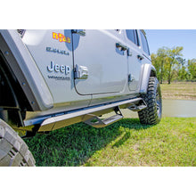 Load image into Gallery viewer, 18C-Wrangler-Jl-4-Door-Suv-Gas-Srw-Ex4-Predator-Pro-Predator-Pro-Step-System-Textured-Black