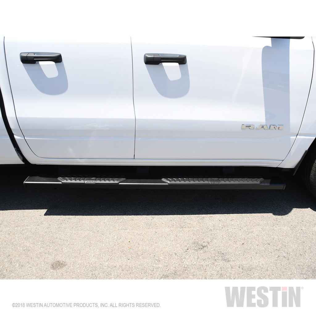 19-20-Ram-1500-Quad-Cab-(Excl-2019-Ram-1500-Classic)-R5-Nerf-Step-Bars---Black