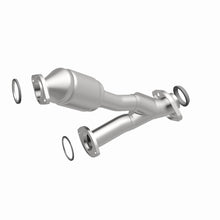 Load image into Gallery viewer, MagnaFlow Exhaust Products 49507 OEM Grade Direct-Fit Catalytic Converter for Select Lexus RX300, Toyota Highlander