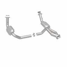 Load image into Gallery viewer, MagnaFlow Exhaust Products 51097 OEM Grade Direct-Fit Catalytic Converter for Select Cadillac Escalade, Chevrolet Avalanche 1500, Chevrolet Silverado 1500, Chevrolet Silverado Classic, Chevrolet Silverado 2500, Chevrolet Suburban 1500, Chevrolet Tahoe,