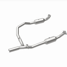 Load image into Gallery viewer, MagnaFlow Exhaust Products 280014 OEM Grade Direct-Fit Catalytic Converter for Select Ford E-350 Super Duty, Ford E-450 Super Duty