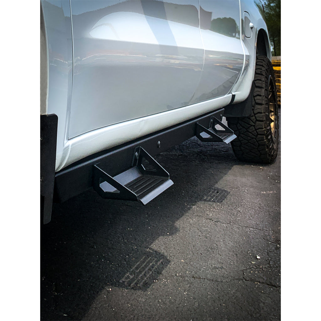 19C-SilveradoSierra-150020C-SilveradoSierra-25003500-Crew-Cab-Alumite-Bolt-On-Hoop-Steps