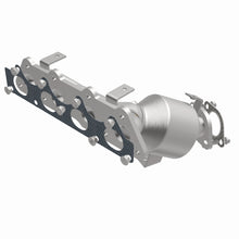 Load image into Gallery viewer, MagnaFlow Exhaust Products 6511429 California CARB Manifold Catalytic Converter for Select Kia Soul