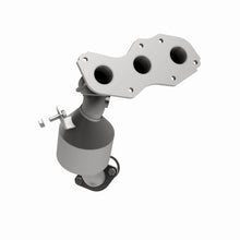 Load image into Gallery viewer, MagnaFlow Exhaust Products 5582858 California CARB Manifold Catalytic Converter for Select Toyota Highlander, Toyota Sienna