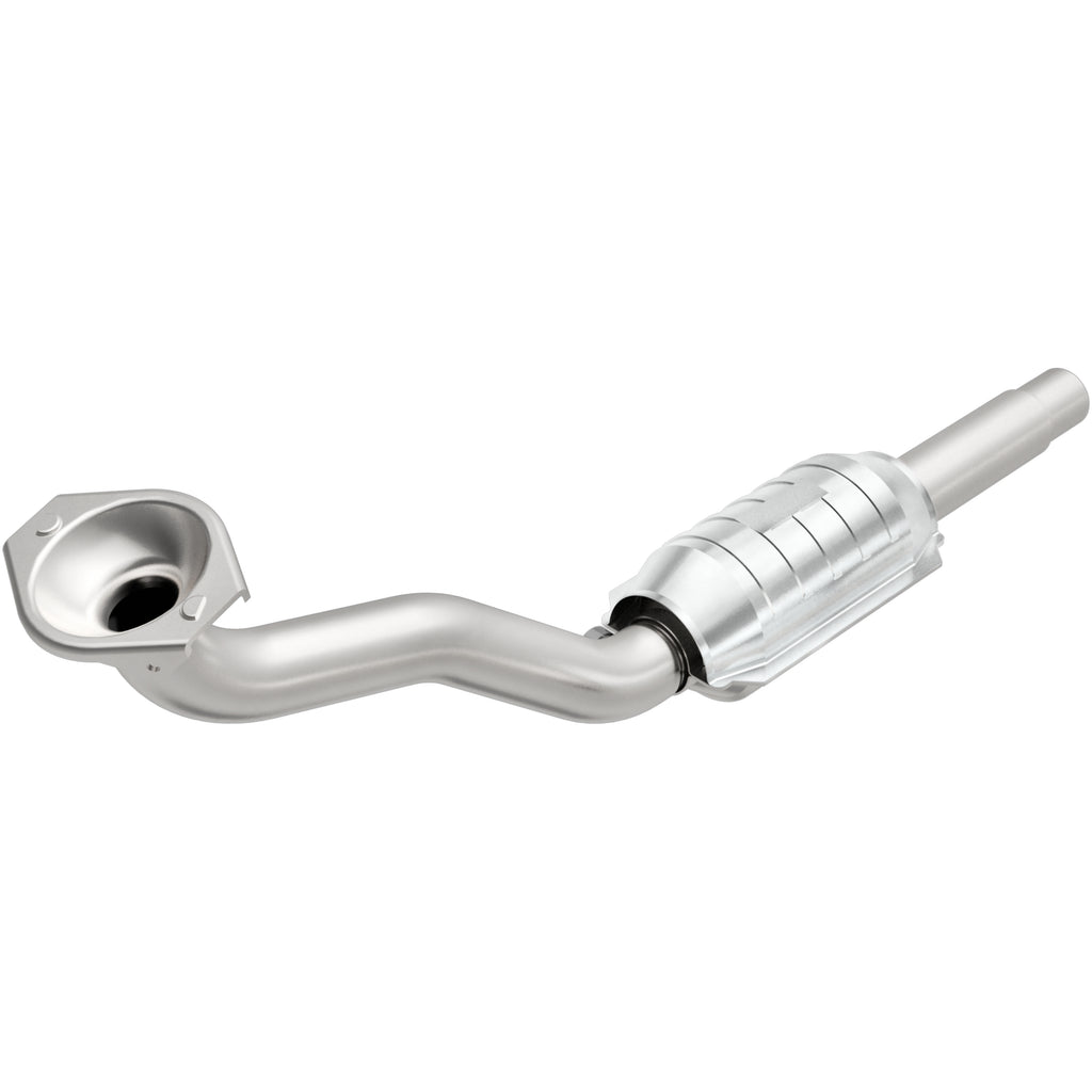 MagnaFlow Exhaust Products 22923 Standard Grade Direct-Fit Catalytic Converter for Select Volkswagen Golf, Volkswagen Jetta