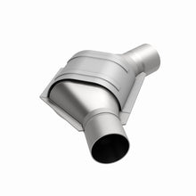 Load image into Gallery viewer, MagnaFlow Exhaust Products 51184 OEM Grade Universal Catalytic Converter for Select Lincoln Continental, Saab 9-2X, Subaru Baja, Subaru Forester, Subaru Impreza, Subaru Legacy, Subaru Outback