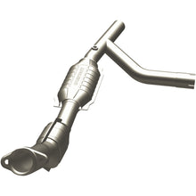 Load image into Gallery viewer, MagnaFlow Exhaust Products 447180 California CARB Direct-Fit Catalytic Converter for Select Ford E-150 Econoline, Ford E-150 Econoline Club Wagon, Ford E-250 Econoline