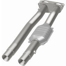 Load image into Gallery viewer, MagnaFlow Exhaust Products 4451471 California CARB Direct-Fit Catalytic Converter for Select Chevrolet C2500, Chevrolet C2500 Suburban, Chevrolet C3500, Chevrolet K2500, Chevrolet K2500 Suburban, Chevrolet K3500, GMC C2500, GMC C2500 Suburban, GMC C3500,