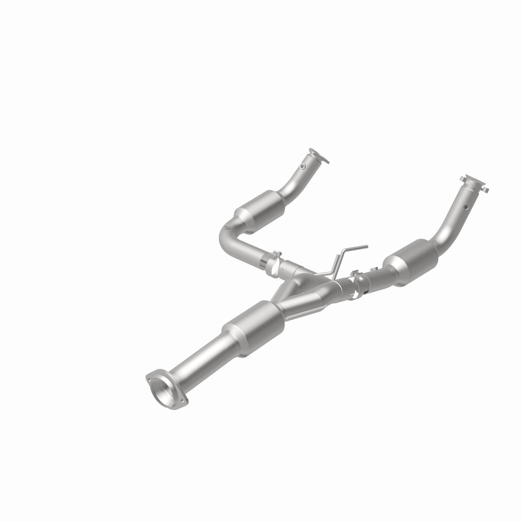 MagnaFlow Exhaust Products 5582113 California CARB Direct-Fit Catalytic Converter for Select Chevrolet Express 2500, Chevrolet Express 3500, GMC Savana 2500, GMC Savana