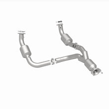 Load image into Gallery viewer, MagnaFlow Exhaust Products 280505 OEM Grade Direct-Fit Catalytic Converter for Select Chevrolet Express 3500, Chevrolet Express 4500, GMC Savana 3500, GMC Savana