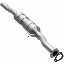 Load image into Gallery viewer, MagnaFlow Exhaust Products 55324 HM Grade Direct-Fit Catalytic Converter for Select Ford Excursion, Ford F-250 Super Duty, Ford F-350 Super Duty, Ford F-450 Super Duty, Ford F-550 Super Duty
