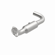 Load image into Gallery viewer, MagnaFlow Exhaust Products 5451498 California CARB Direct-Fit Catalytic Converter for Select Ford Expedition, Lincoln Navigator