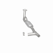 Load image into Gallery viewer, MagnaFlow Exhaust Products 23322 HM Grade Direct-Fit Catalytic Converter for Select Ford Expedition, Ford F-150, Ford F-250, Lincoln Navigator