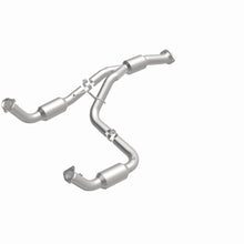 Load image into Gallery viewer, MagnaFlow Exhaust Products 5582812 California CARB Direct-Fit Catalytic Converter for Select Chevrolet Silverado HD, Chevrolet Silverado HD, GMC Sierra HD, GMC Sierra HD