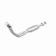 Load image into Gallery viewer, MagnaFlow Exhaust Products 3391618 California CARB Direct-Fit Catalytic Converter for Select Geo Tracker, Suzuki Sidekick