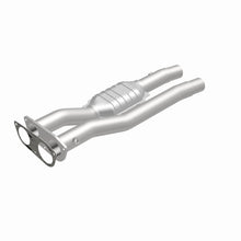 Load image into Gallery viewer, MagnaFlow Exhaust Products 95471 HM Grade Direct-Fit Catalytic Converter for Select Chevrolet C2500, Chevrolet C2500 Suburban, Chevrolet C3500, Chevrolet C3500HD, Chevrolet K2500, Chevrolet K2500 Suburban, Chevrolet K3500, GMC C2500, GMC C2500 Suburban,