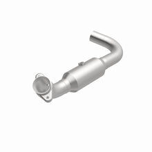 Load image into Gallery viewer, MagnaFlow Exhaust Products 5551498 California CARB Direct-Fit Catalytic Converter for Select Ford Expedition, Lincoln Navigator