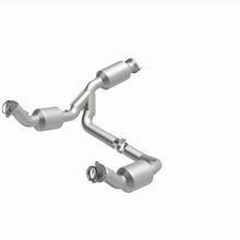 Load image into Gallery viewer, MagnaFlow Exhaust Products 280429 OEM Grade Direct-Fit Catalytic Converter for Select Chevrolet Express 2500, Chevrolet Express 3500, Chevrolet Express 4500, GMC Savana 2500, GMC Savana 3500, GMC Savana