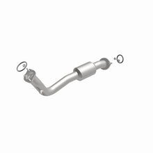Load image into Gallery viewer, MagnaFlow Exhaust Products 5592543 California CARB Direct-Fit Catalytic Converter for Select Toyota RAV4