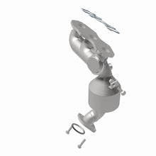 Load image into Gallery viewer, MagnaFlow Exhaust Products 5582548 California CARB Manifold Catalytic Converter for Select Toyota Sienna