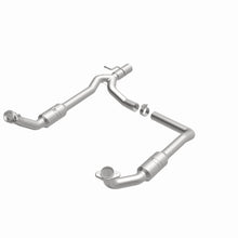 Load image into Gallery viewer, MagnaFlow Exhaust Products 5551294 California CARB Direct-Fit Catalytic Converter for Select Ford E-150, Ford E-250, Ford E-350 Super Duty
