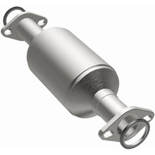Load image into Gallery viewer, MagnaFlow Exhaust Products 3391884 California CARB Direct-Fit Catalytic Converter for Select Toyota 4Runner, Toyota Pickup