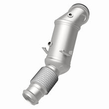 Load image into Gallery viewer, MagnaFlow Exhaust Products 280543 OEM Grade Direct-Fit Catalytic Converter for Select BMW 230i, BMW 230i xDrive, BMW 330i, BMW 330i GT xDrive, BMW 330i xDrive, BMW 430i, BMW 430i Gran Coupe, BMW 430i xDrive, BMW 430i xDrive Gran Coupe, BMW 530e, BMW 530e