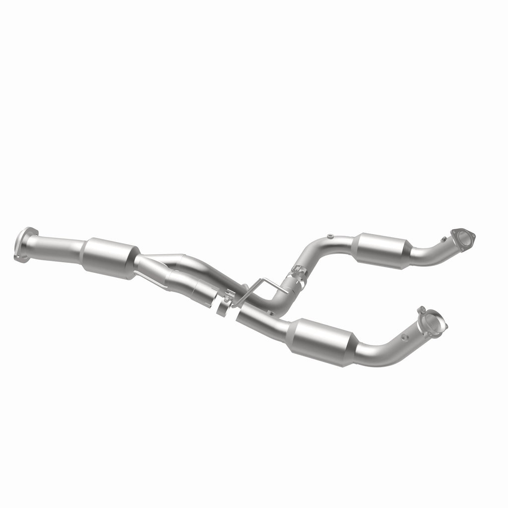 MagnaFlow Exhaust Products 5582113 California CARB Direct-Fit Catalytic Converter for Select Chevrolet Express 2500, Chevrolet Express 3500, GMC Savana 2500, GMC Savana