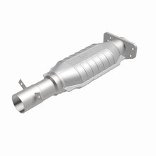 Load image into Gallery viewer, MagnaFlow Exhaust Products 93486 Standard Grade Direct-Fit Catalytic Converter for Select Chevrolet S10, Chevrolet S10 Blazer, GMC Jimmy, GMC S15, GMC S15 Jimmy, GMC Sonoma, GMC Syclone, GMC Typhoon, Oldsmobile Bravada