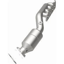 Load image into Gallery viewer, MagnaFlow Exhaust Products 452799 California CARB Manifold Catalytic Converter for Select Volkswagen Passat