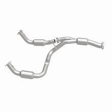 Load image into Gallery viewer, MagnaFlow Exhaust Products 5582113 California CARB Direct-Fit Catalytic Converter for Select Chevrolet Express 2500, Chevrolet Express 3500, GMC Savana 2500, GMC Savana
