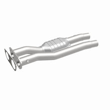 Load image into Gallery viewer, MagnaFlow Exhaust Products 95471 HM Grade Direct-Fit Catalytic Converter for Select Chevrolet C2500, Chevrolet C2500 Suburban, Chevrolet C3500, Chevrolet C3500HD, Chevrolet K2500, Chevrolet K2500 Suburban, Chevrolet K3500, GMC C2500, GMC C2500 Suburban,