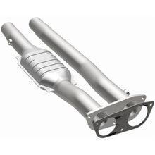 Load image into Gallery viewer, MagnaFlow Exhaust Products 4451471 California CARB Direct-Fit Catalytic Converter for Select Chevrolet C2500, Chevrolet C2500 Suburban, Chevrolet C3500, Chevrolet K2500, Chevrolet K2500 Suburban, Chevrolet K3500, GMC C2500, GMC C2500 Suburban, GMC C3500,