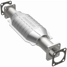 Load image into Gallery viewer, MagnaFlow Exhaust Products 3391657 California CARB Direct-Fit Catalytic Converter for Select Isuzu Pickup, Isuzu Rodeo, Isuzu Trooper