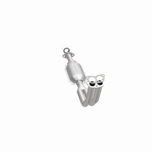 Load image into Gallery viewer, MagnaFlow Exhaust Products 3391618 California CARB Direct-Fit Catalytic Converter for Select Geo Tracker, Suzuki Sidekick