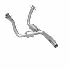 Load image into Gallery viewer, MagnaFlow Exhaust Products 447191 California CARB Direct-Fit Catalytic Converter for Select Jeep Grand Cherokee