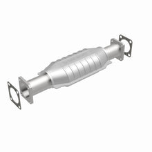 Load image into Gallery viewer, MagnaFlow Exhaust Products 3391657 California CARB Direct-Fit Catalytic Converter for Select Isuzu Pickup, Isuzu Rodeo, Isuzu Trooper