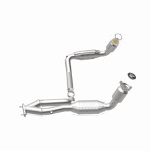 Load image into Gallery viewer, MagnaFlow Exhaust Products 458062 California CARB Direct-Fit Catalytic Converter for Select Cadillac Escalade, Chevrolet Avalanche 1500, Chevrolet Silverado 1500, Chevrolet Suburban 1500, Chevrolet Tahoe, GMC Sierra 1500, GMC Yukon, GMC Yukon XL
