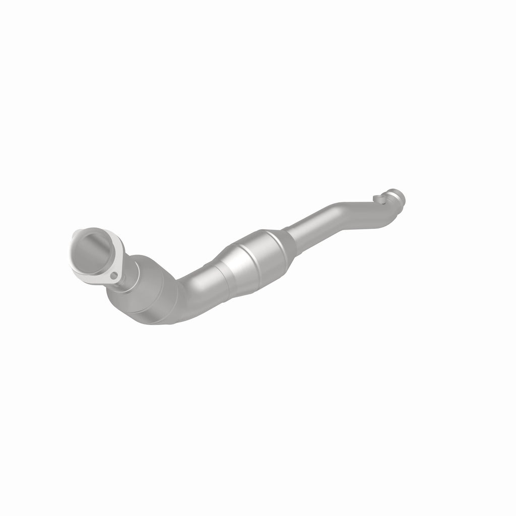 MagnaFlow Exhaust Products 21-717 OEM Grade Direct-Fit Catalytic Converter for Select Land Rover LR4