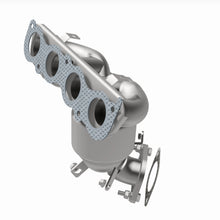 Load image into Gallery viewer, MagnaFlow Exhaust Products 5531081 California CARB Manifold Catalytic Converter for Select Kia Forte