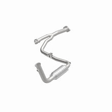 Load image into Gallery viewer, MagnaFlow Exhaust Products 93382 HM Grade Direct-Fit Catalytic Converter for Select Jeep Liberty